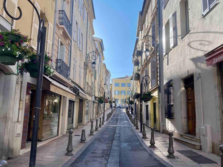Au Coeur Du Viel Antibes - Cosy Appartement Luaran gambar